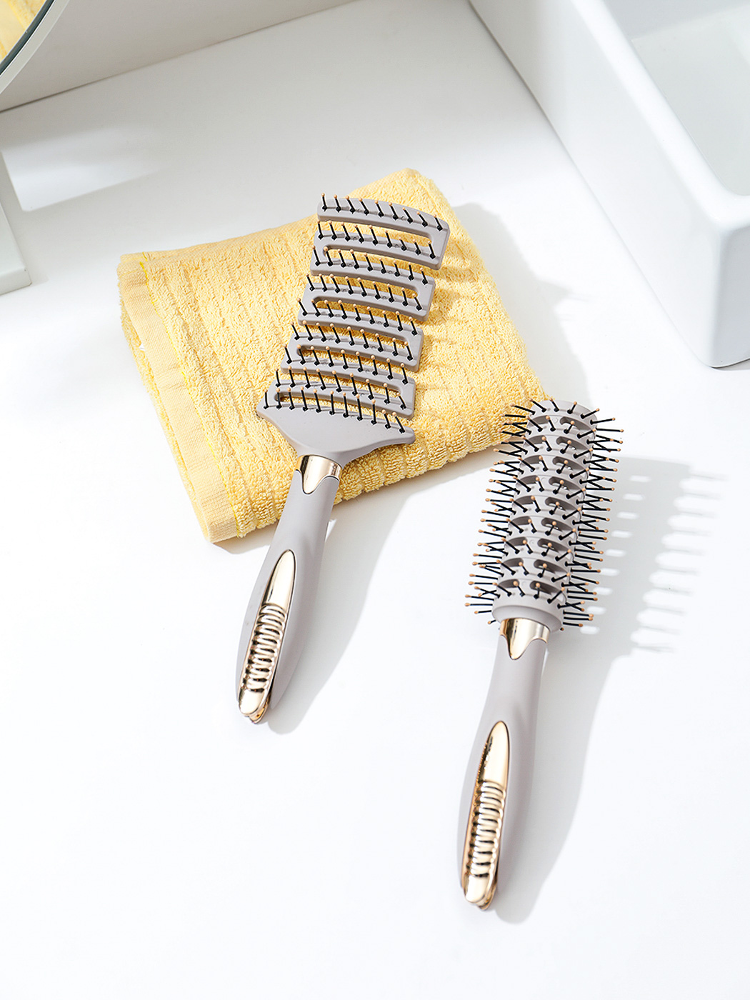 MINISO Vented Hair Brush with Clip – astore.in