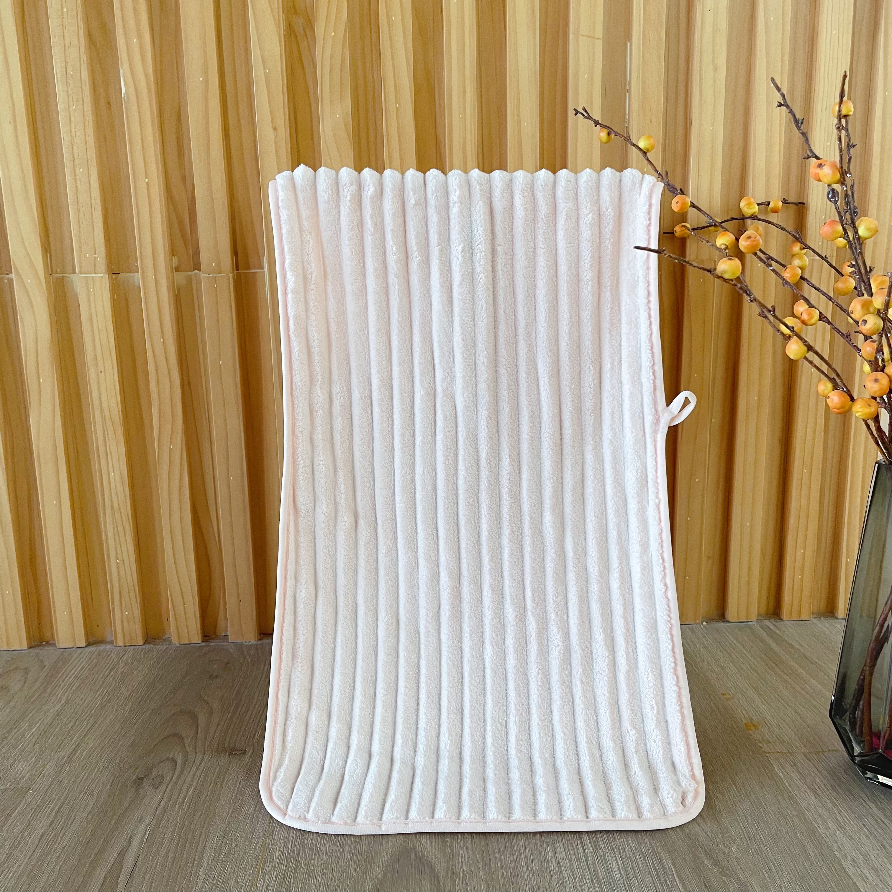 Jacquard Coral Fleece Towel (Light Pink)